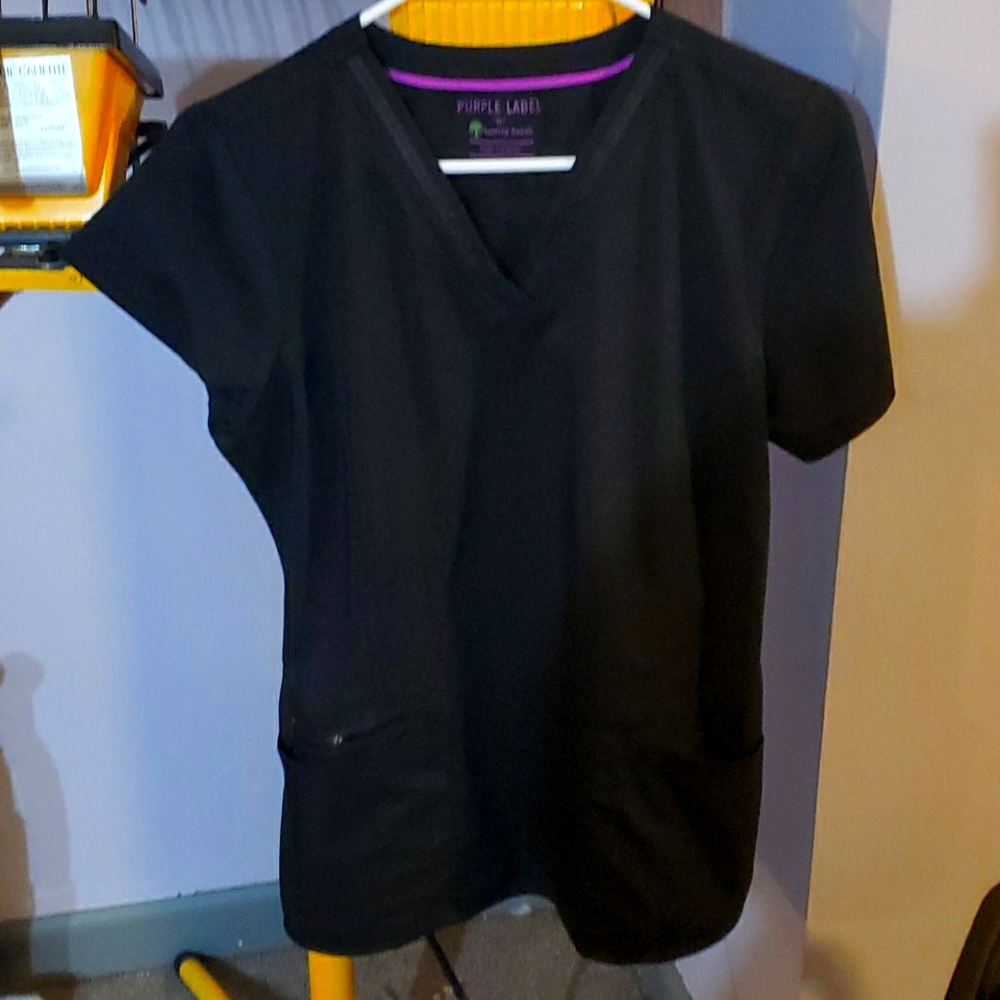 BLACK SCRUB TOP